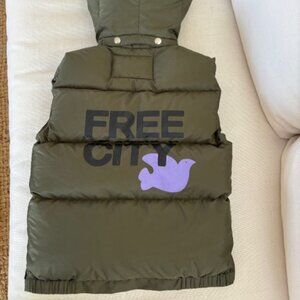 FREECITY puffer vest NEW WITH TAGS green XXS